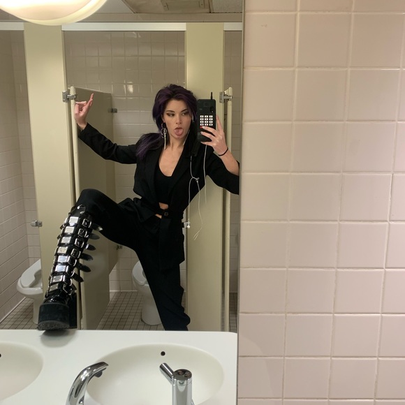 Meet your Posher, Amy - Picture 2 of 14